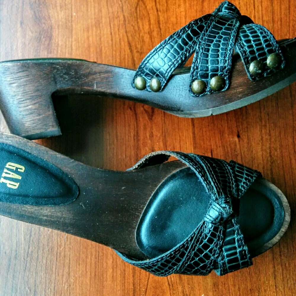 Gap Sandles